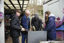 Kinder lernen Handwerk